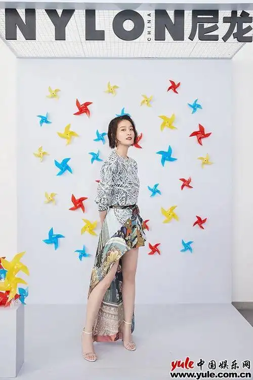 张雪迎回溯稚真童年精致文艺诠释少女韵律