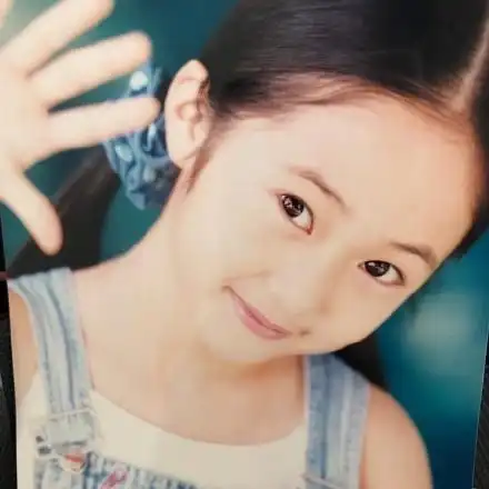 韩星童年照:裴秀智穿红色方格裙子可爱,宋慧乔是"萌神"没错了_小时候