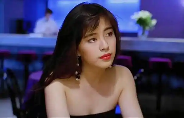 每当提起女演员王祖贤的名字,必定会将不少网友的心绪拉回到上世纪八