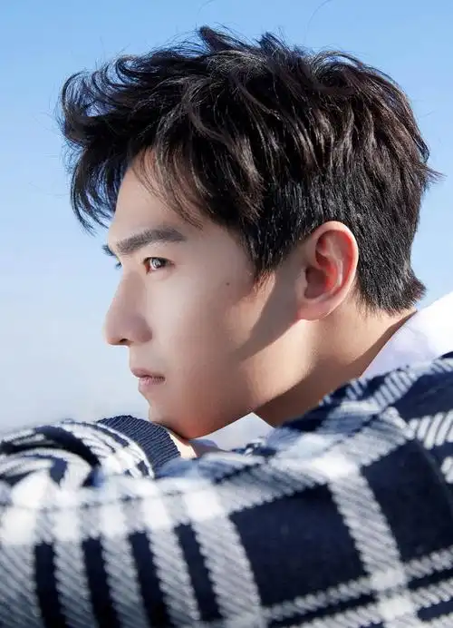 来看帅哥今日份的杨洋