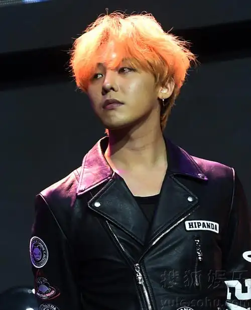 权志龙橘发皮衣现身上海 称喜欢会做料理的女生【组图】 (9)