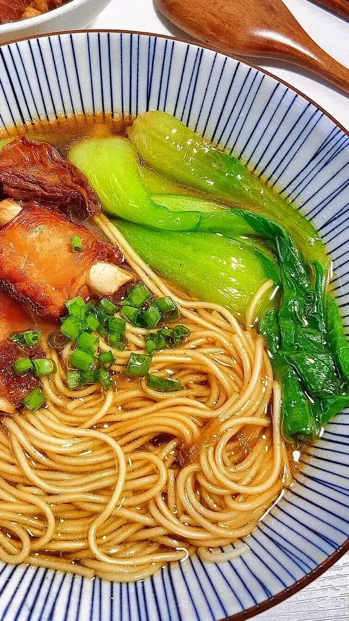 红烧排骨面|被全家人疯狂夸的一碗面🍜好吃到连汤都喝完😌吃 - 抖