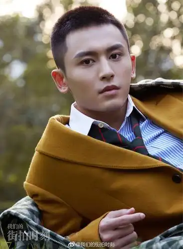 张哲瀚2018寸头街拍时刻