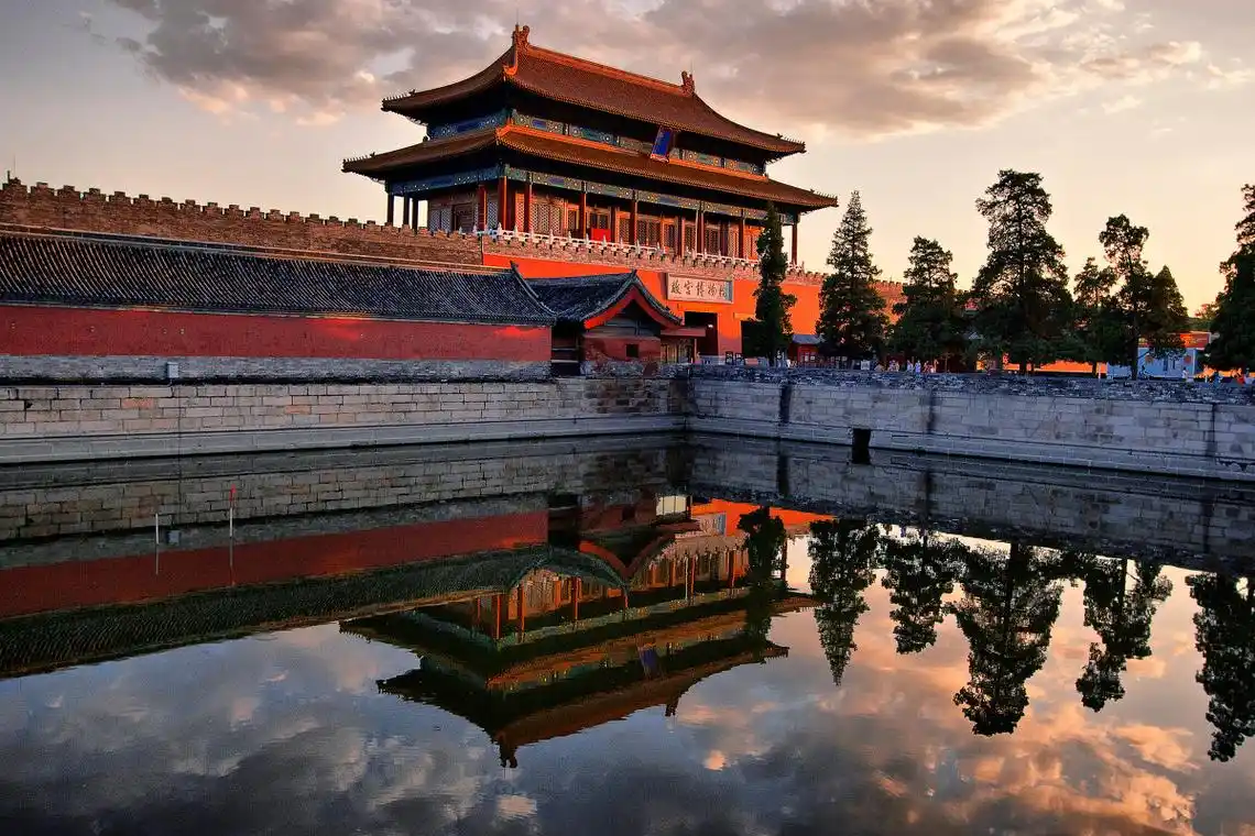 神武门是紫禁城的北门,始建于1420年,最开始的名字为玄武门,取自于