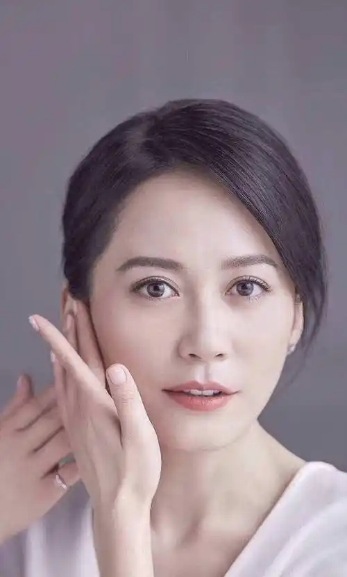 不滥情,不炒作,个个冰清玉洁,这样洁身自好的女星太稀缺了_俞飞鸿