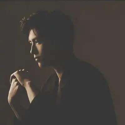 男生头像成熟高级质感