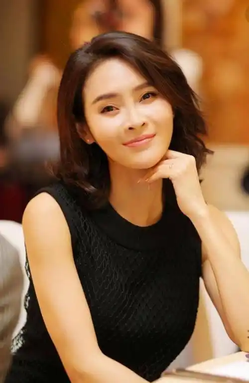 靳东搭档过的6位女演员,王鸥只能排第三,第一是崇拜他的师妹_女明星