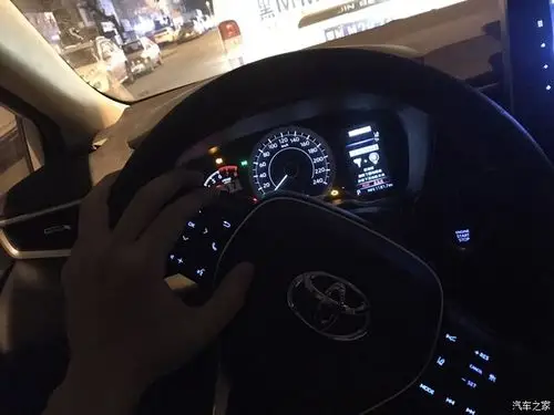 夜空中最亮的星有卡罗拉的夜晚不孤独