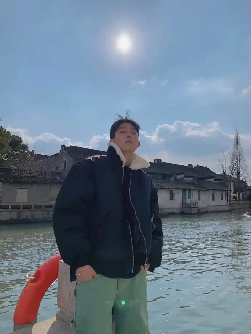 真的喜欢你[泣不成声] 2年前 401 分享 回复 展开 2 条回复 vc周晨晞