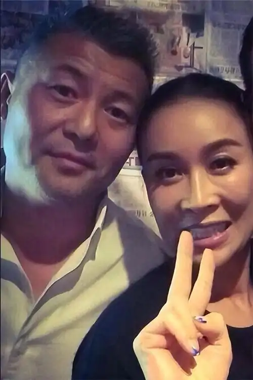 回顾孟桐爱上未婚生子的那英婚后把她宠成宝待继子如亲生