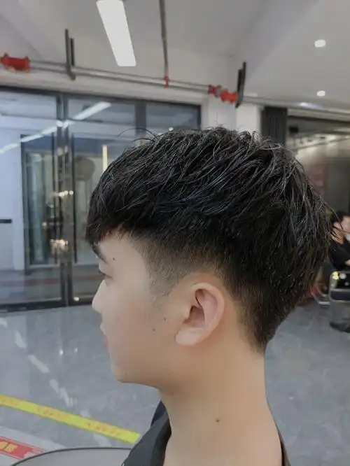 碎盖头潮男养成记帅到爆炸的碎盖头万州烫发万州染发万州剪发万州造型