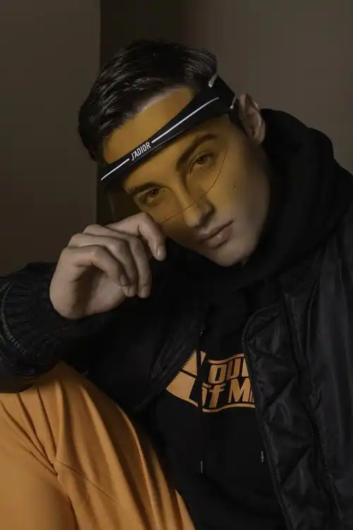 阳光潮牌男模bartet