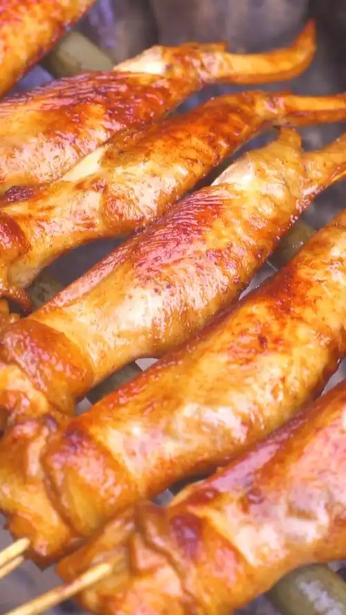 野外自制烤全翅,香辣入味,外皮焦香,好吃到爆!