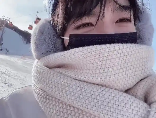 延迟来看贺峻霖寄出的滑雪视频人间雪兔在线释放魅力