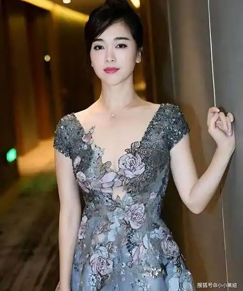 好身材藏不住,46岁的左小青真乃人间尤物啊!_影视界_观众_魅力