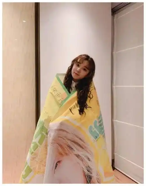 原创宋雨琦裙子有毒吧很仙却把她变成大小腿走机场真是一言难尽