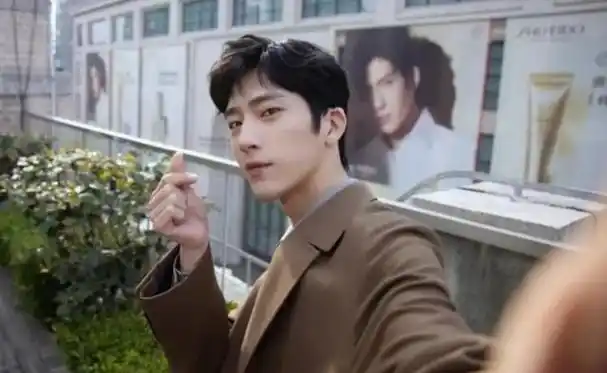 井柏然:出生28天被抛弃,奶奶捡垃圾将他养大,爆红后父母来认亲