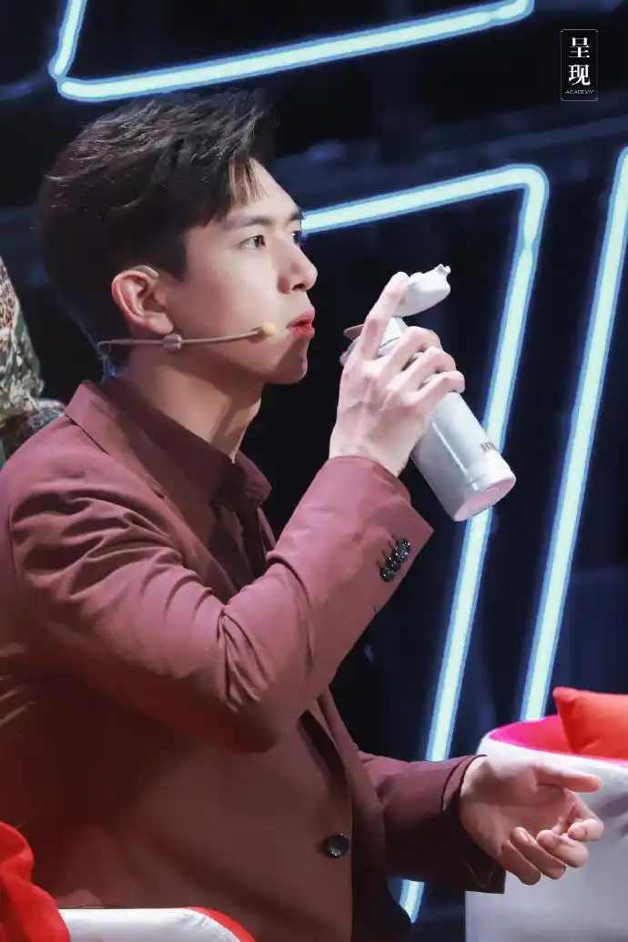 李现春晚直通车全程cut超甜的现男友精彩助梦瞬间