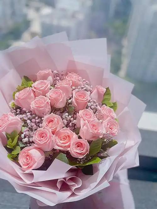 520收到的一束匿名者送的花不知道是什么玫瑰