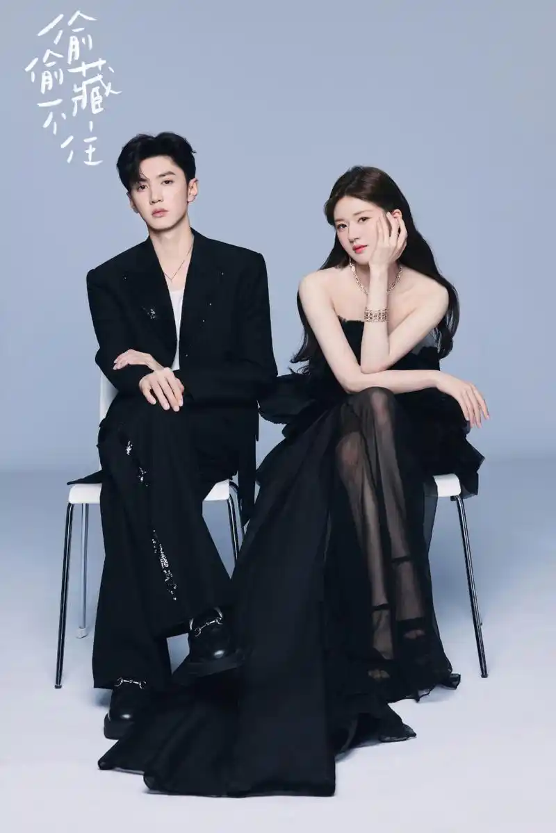 赵露思陈哲远偷偷藏不住最新情侣大片,来自稚段情长的另一面,贴贴合照