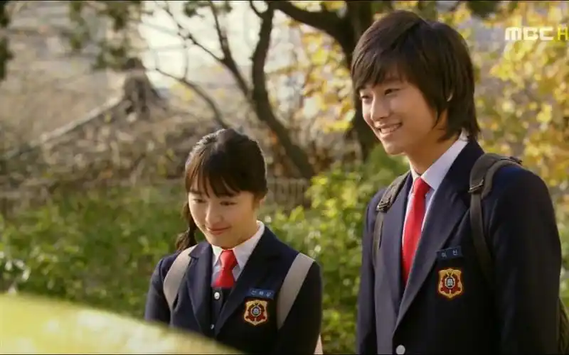 【韩剧《宫》彩信夫妇cut 】李信×申彩静 容易被人忽略的,信君的温柔