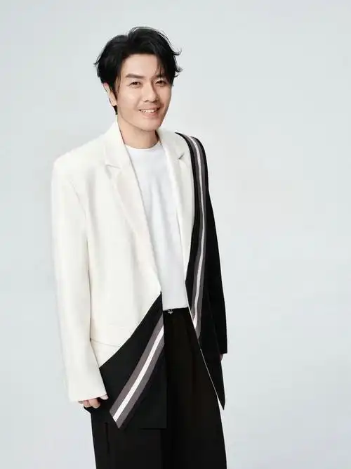 时隔两年,阿杜最新音乐力作《力量》首发上线!