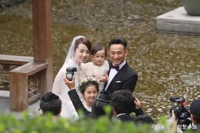 黄磊发文频晒家人和美食,让人感叹娱乐圈竟也有这么美满的家庭