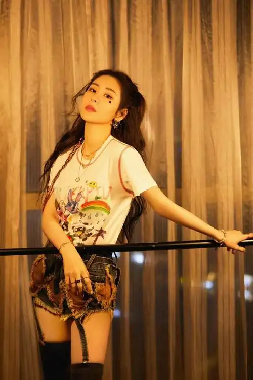 张碧晨让粉丝点演唱会歌单#张碧晨直接发微博让粉丝点演唱会歌单亮