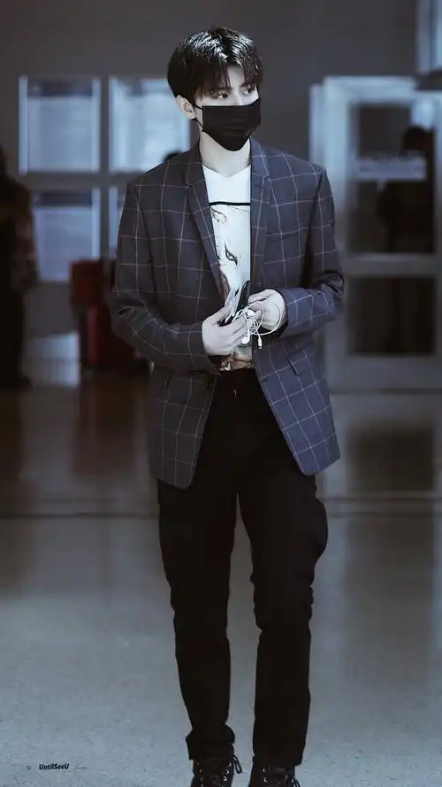 5位明星真实身高180的蔡徐坤165的baby可她有165谁信