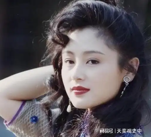 都没有被这么夸过,可见年轻时的陈红有多美,而且不同于其她女明星