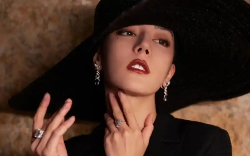 迪丽热巴微博之夜造型出炉!