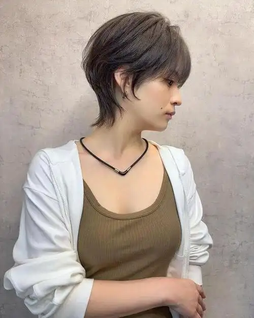 个子不高脸大发量少发型就选这三种让你美到不敢想