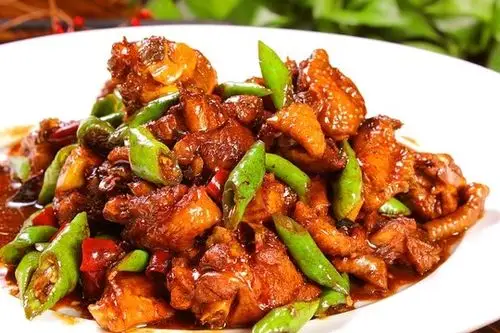 大厨教你,"生炒鸡块"的正宗做法,香辣下饭