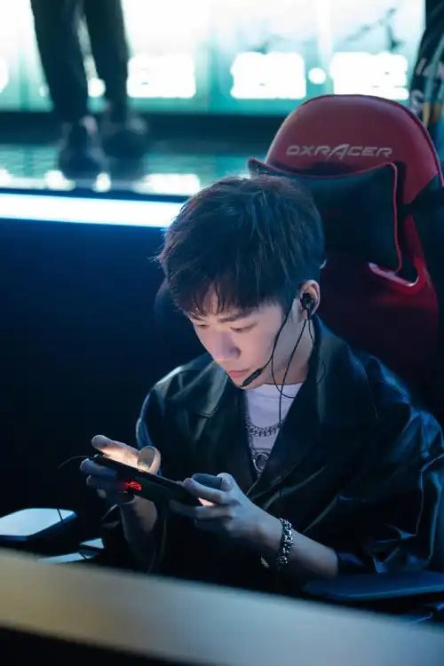 #不求人晋级超级杯总决赛##和平精英超级杯#