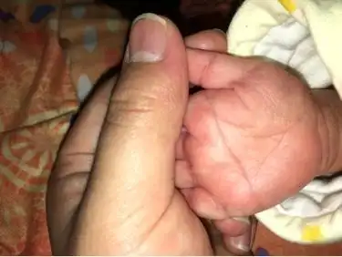 男宝宝右手段掌纹会不会不好啊