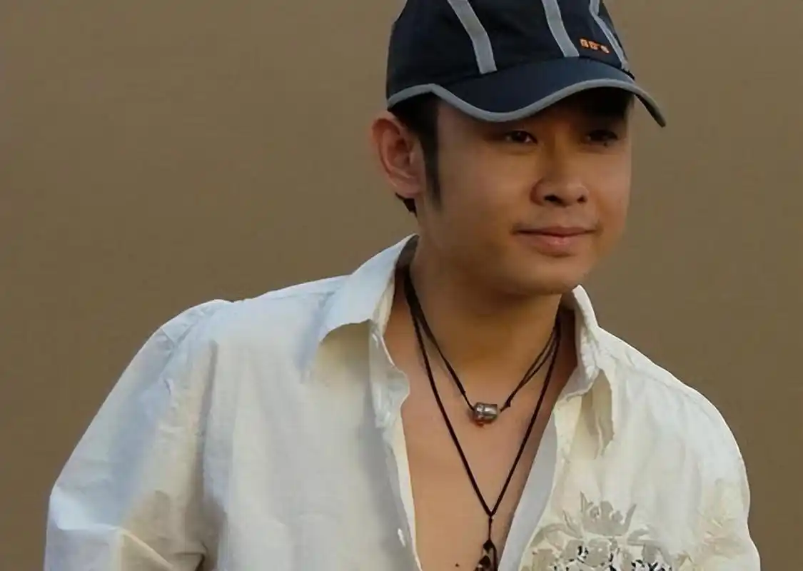 刀郎的个人资料简介:前妻生下孩子后连夜跑路,前妻的离开是他人生真正