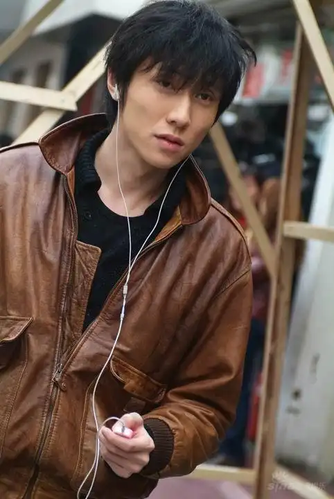 王玮主演胶片电影阳光并不遥远大展才艺