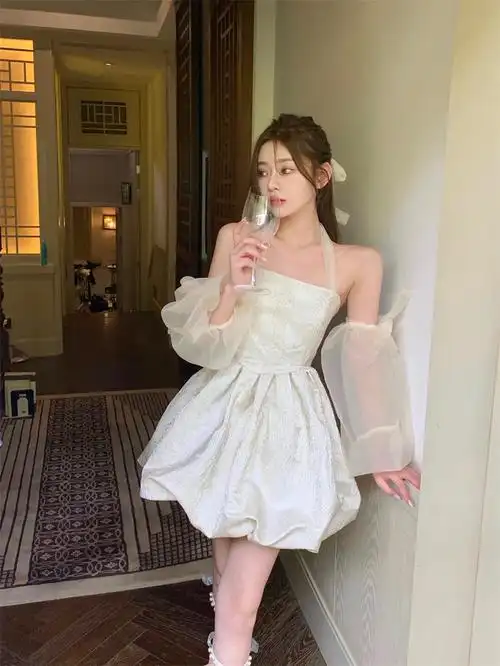 一字肩抹胸挂脖吊带连衣裙女秋冬2022年新款短裙法式甜美蓬蓬裙子