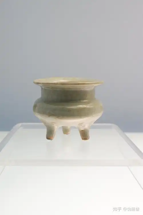 博物馆里的瓷器史20南宋61官窑粉青釉胆式瓶中国国家博物馆藏