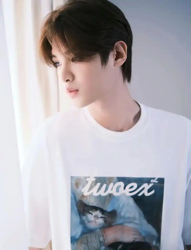 好温柔一组照片#黄明昊#王鹤棣 - 抖音