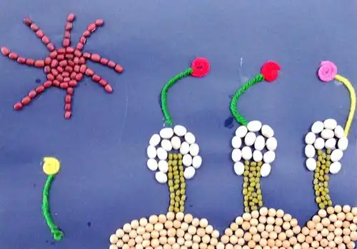 废旧物品粘贴画作品展示