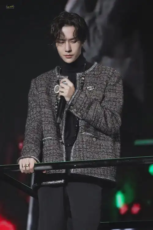 191102 陈情令南京演唱会 @uniq-王一博 cr:logo