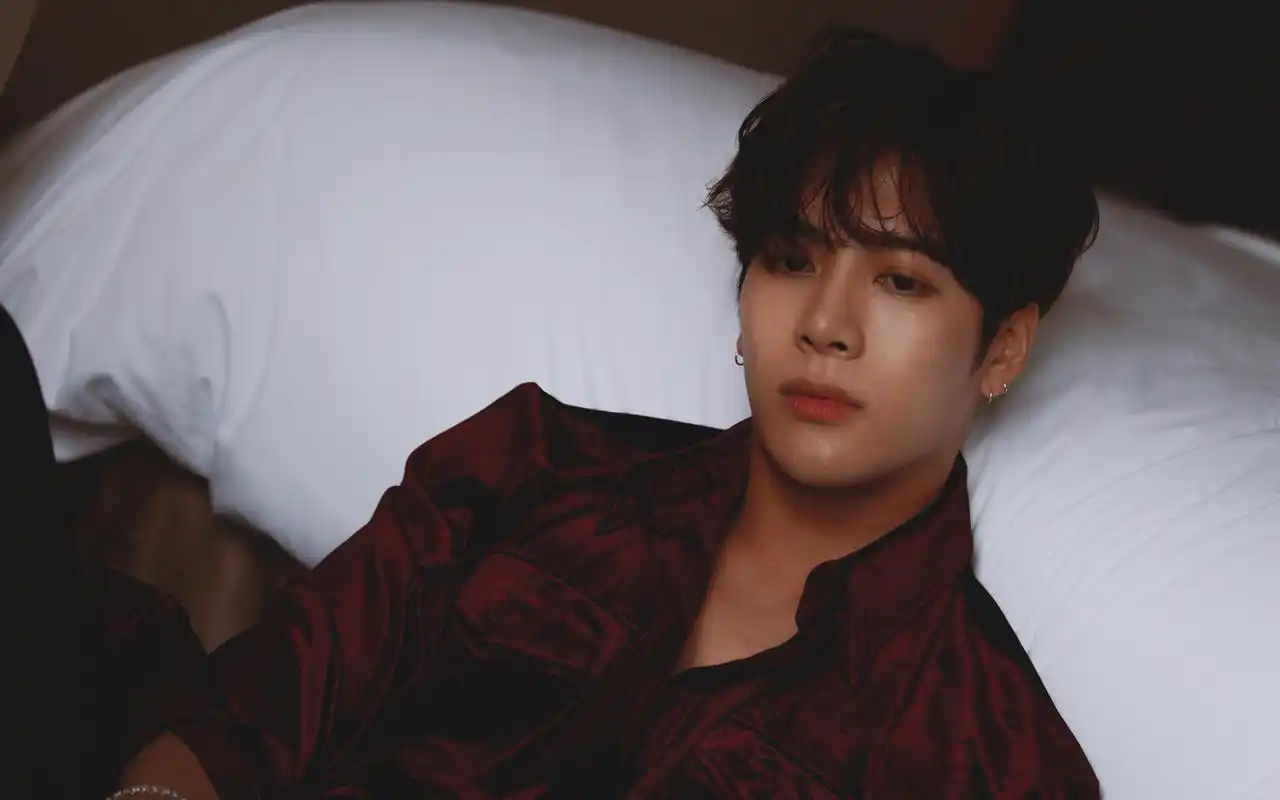 一组王嘉尔帅气写真高清图片桌面壁纸分享给大家,喜欢王嘉尔的朋友就