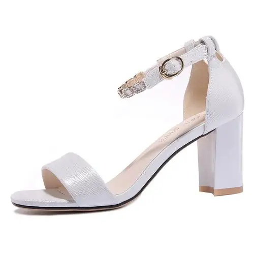 70126白色 一字软面皮时尚搭扣凉鞋 欧洲风时尚高跟鞋 女鞋