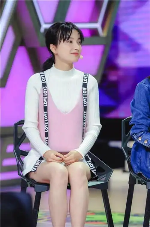 吴昕被曝光脚录制节目只为衬托那个身高不足1米6的明星