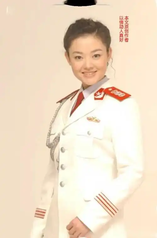 她9岁为电视剧唱主题歌12岁当央视主持人15岁在部队立3等功今怎样