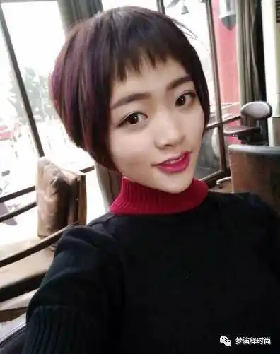 今年流行"半圆刘海"超短发