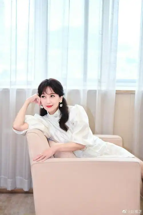 冻龄女神赵雅芝气质更优雅
