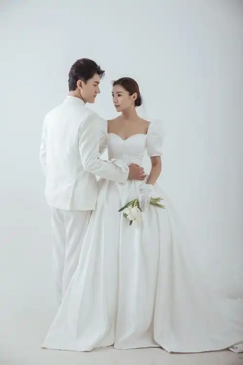 流行婚纱照(流行婚纱照片)