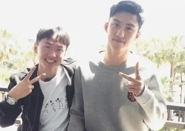 硬汉小生黄景瑜从服务员到一线男星他只用了两年时间